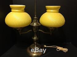 AMAZING VINTAGE DOUBLE LAMP STUDENT DESK LIGHT 7 YELLOW SWIRL GLASS SHADES EXC