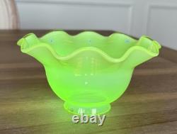 ANTIQUE URANIUM OPALESCENT GLASS LAMP LIGHT SHADE GLOWS 2 Fitter