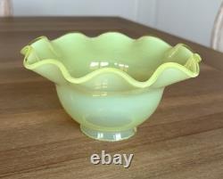 ANTIQUE URANIUM OPALESCENT GLASS LAMP LIGHT SHADE GLOWS 2 Fitter