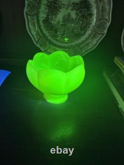 Antique Art Nouveau Custard Uranium Art Glass Lotus Shape Lamp Shade