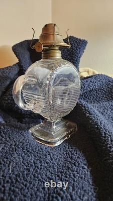 Antique Pedalstal Finger Oil Lamp
