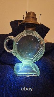 Antique Pedalstal Finger Oil Lamp