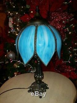 Classic Vintage 8 Panel Slag Tulip Stained Glass Shade / Ornate Base Table Lamp