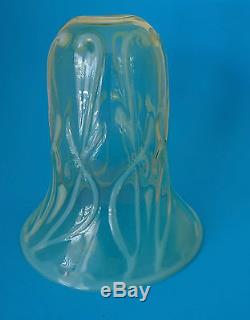 STUNNING ART NOUVEAU ANTIQUE VASELINE URANIUM GLASS LAMP SHADE VINTAGE GLOW