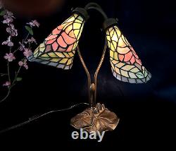 Tiffany Style Stained Glass Lamp 15.5 tall 13 wide VINTAGE