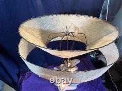 VINTAGE MCM PLASTER CHALKWARE 3-Way Lighted LAMP With Antiq 2Tier FIBERGLASS SHADE