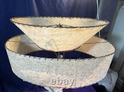 VINTAGE MCM PLASTER CHALKWARE 3-Way Lighted LAMP With Antiq 2Tier FIBERGLASS SHADE