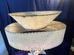 VINTAGE MCM PLASTER CHALKWARE 3-Way Lighted LAMP With Antiq 2Tier FIBERGLASS SHADE