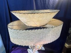 VINTAGE MCM PLASTER CHALKWARE 3-Way Lighted LAMP With Antiq 2Tier FIBERGLASS SHADE