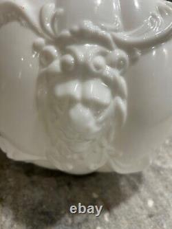 VINTAGE Milk Glass Banquet Lamp Shade Globe Lions Head 10