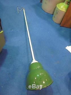 VINTAGE PORCELAIN INDUSTRIAL GREEN LAMP SHADE WITH WHITE ROD DROPLIGHT 8S