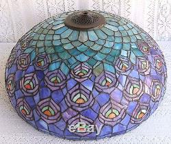 VINTAGE TIFFANY STYLE STAINED GLASS PEACOCK LAMP SHADE