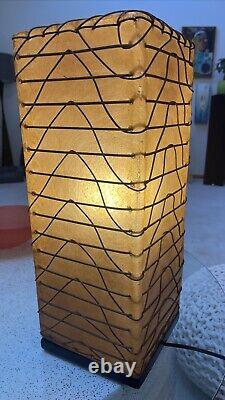 VTG Mid Century Modern Fiberglass & Wicker Caged Design Organic Accent Lamp 21