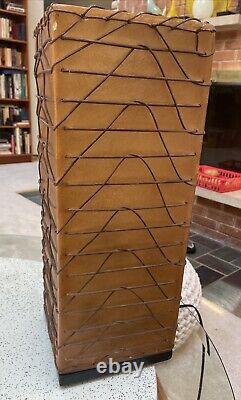 VTG Mid Century Modern Fiberglass & Wicker Caged Design Organic Accent Lamp 21