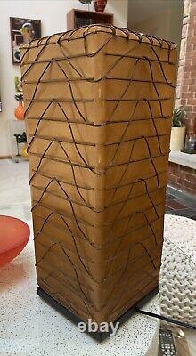 VTG Mid Century Modern Fiberglass & Wicker Caged Design Organic Accent Lamp 21