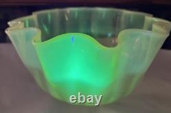 Victorian VASELINE Swirl URANIUM GLASS Crimped Kerosene Oil Gas Lamp Shade 4 Fi