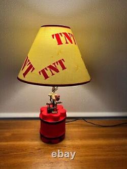 Vintage 1997 Wiley Coyote TNT Lamp, RARE FIND EXCELLENT CONDITION