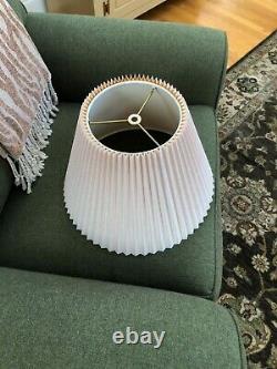 Vintage Classic Stiffel Lamp Shade, Mint Condition Free Shipping