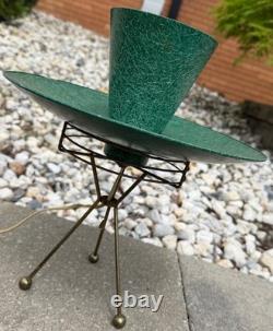 Vintage MCM Green Fiberglass Tripod Atomic Lamp Mid Century Modern UFO Saucer