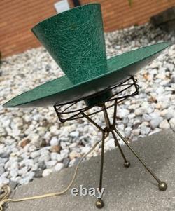 Vintage MCM Green Fiberglass Tripod Atomic Lamp Mid Century Modern UFO Saucer