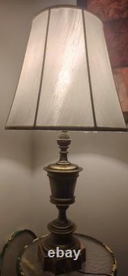 Vintage Stiffel Hollywood Regency Brass Acorn Tip Trophy Urn Table Lamp WithShade