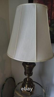 Vintage Stiffel Hollywood Regency Brass Acorn Tip Trophy Urn Table Lamp WithShade