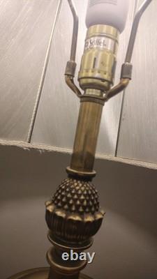 Vintage Stiffel Hollywood Regency Brass Acorn Tip Trophy Urn Table Lamp WithShade