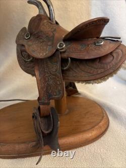 Vintage Tandy Leather RANCHO Saddle Lamp withCattle Round Up Plastic Lamp Shade