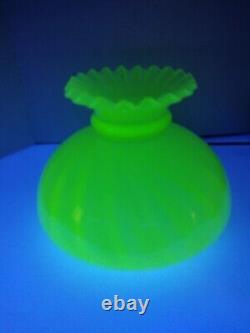 Vintage Vaseline Yellow Topaz Uranium Spiral Optic Table Crimped Top Lamp Shade