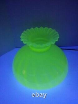 Vintage Vaseline Yellow Topaz Uranium Spiral Optic Table Crimped Top Lamp Shade