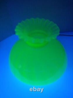 Vintage Vaseline Yellow Topaz Uranium Spiral Optic Table Crimped Top Lamp Shade