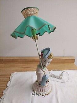 Vtg. Ceramic lady bust lamp withparasol shade